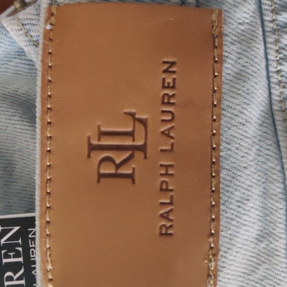 Lauren Ralph Lauren Women's Medium-Wash Denim Shorts with Frayed Hem. Size 22 W - Picture 8 of 15